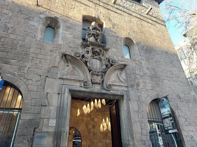 Descubriendo el Raval: Antiguo Hospital Santa Creu