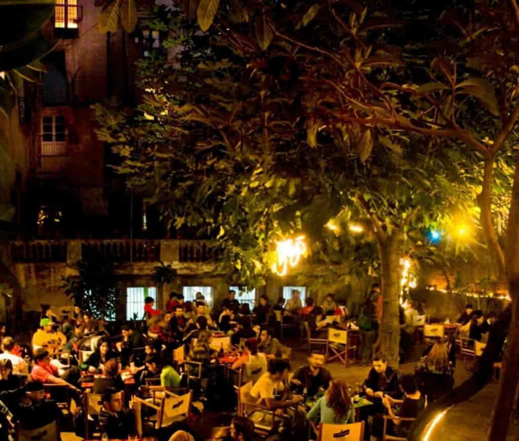 El Born de noche, el punto de partida perfecto para descubrir las salas de conciertos en Barcelona