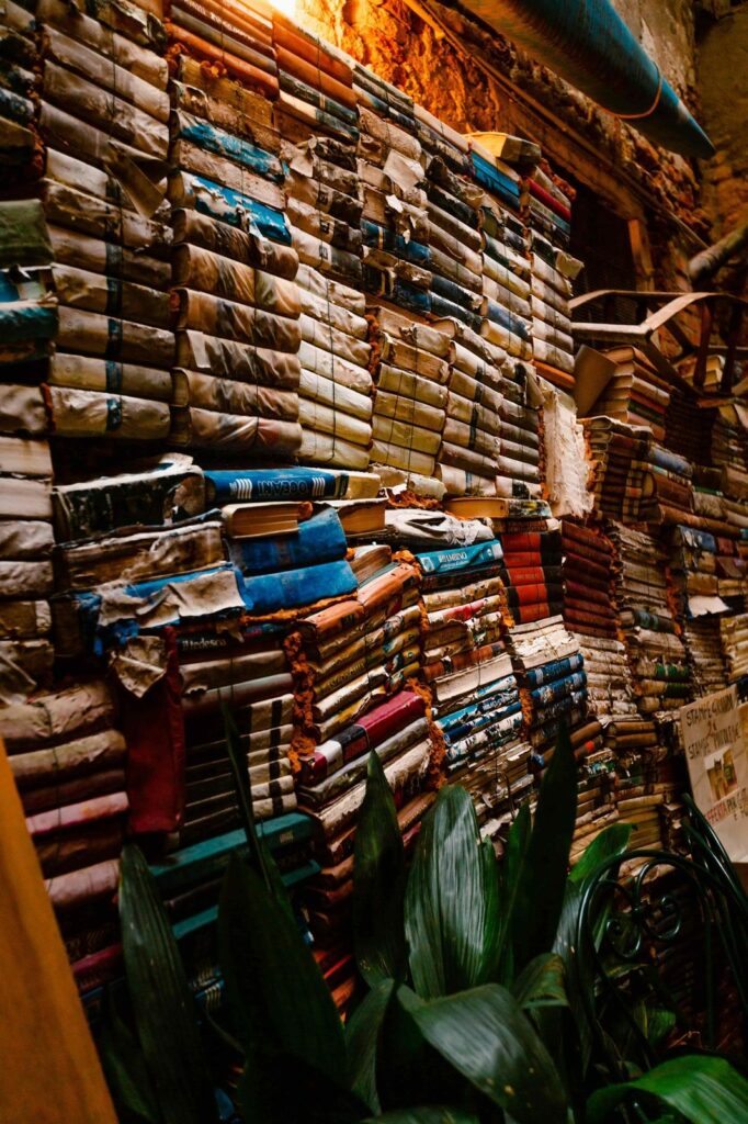 Librerías de segunda mano en Barcelona para descubrir libros con historia